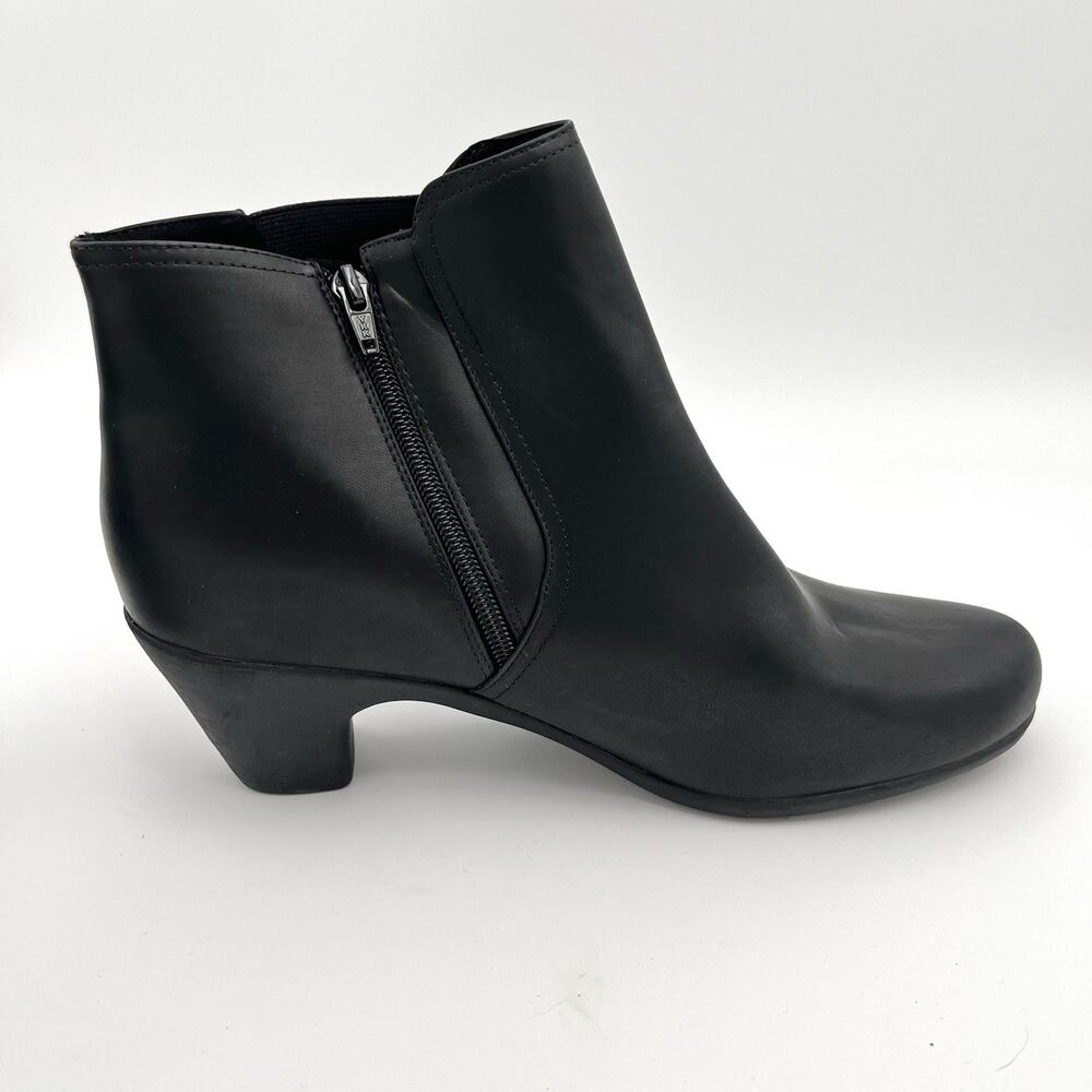 Easy Spirit Caelan 12M Black Vegan Leather Booties Zip Ankle Boots Comfort NEW - Picture 2 of 9